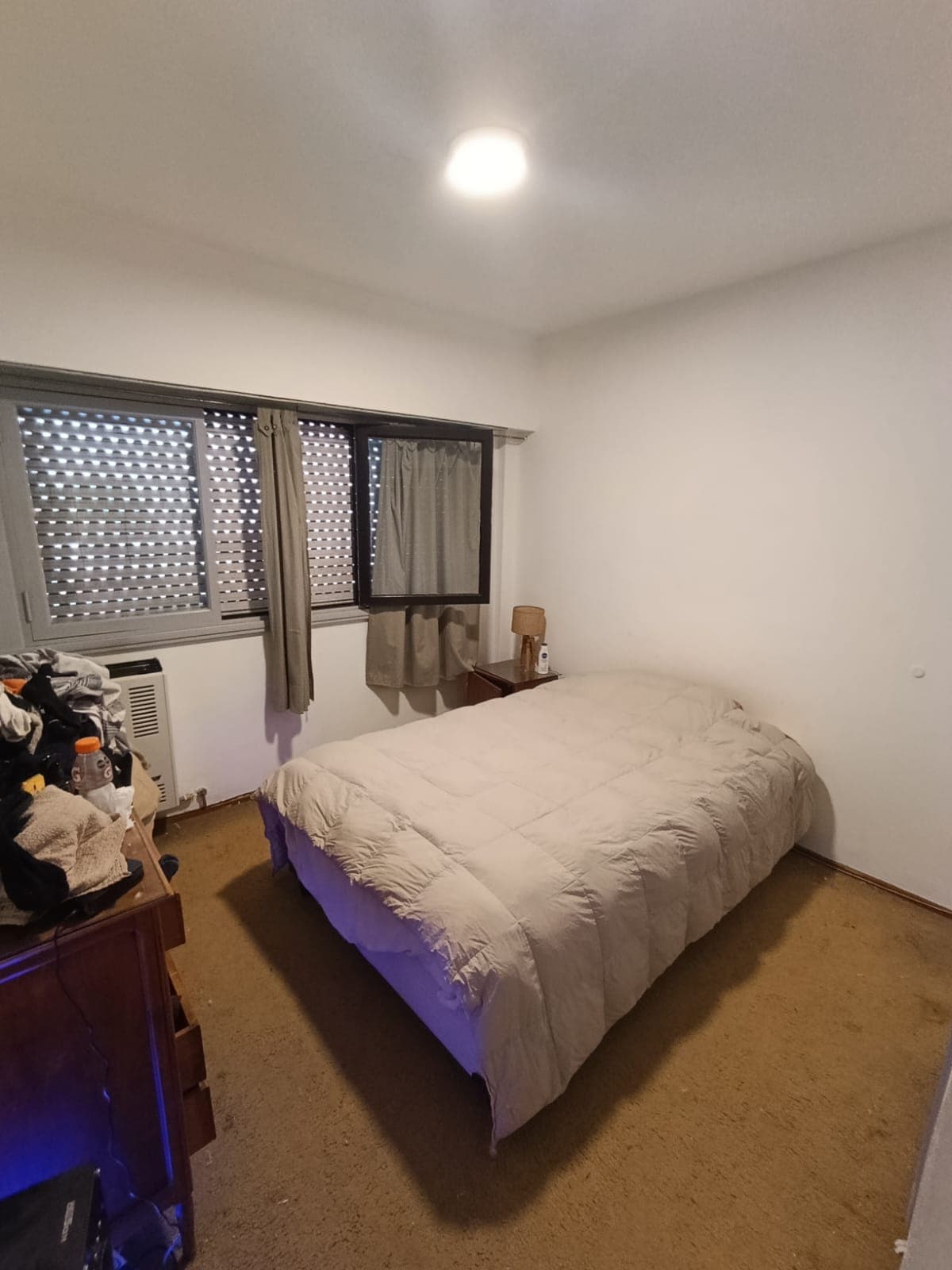 Dormitorio principal con cama doble